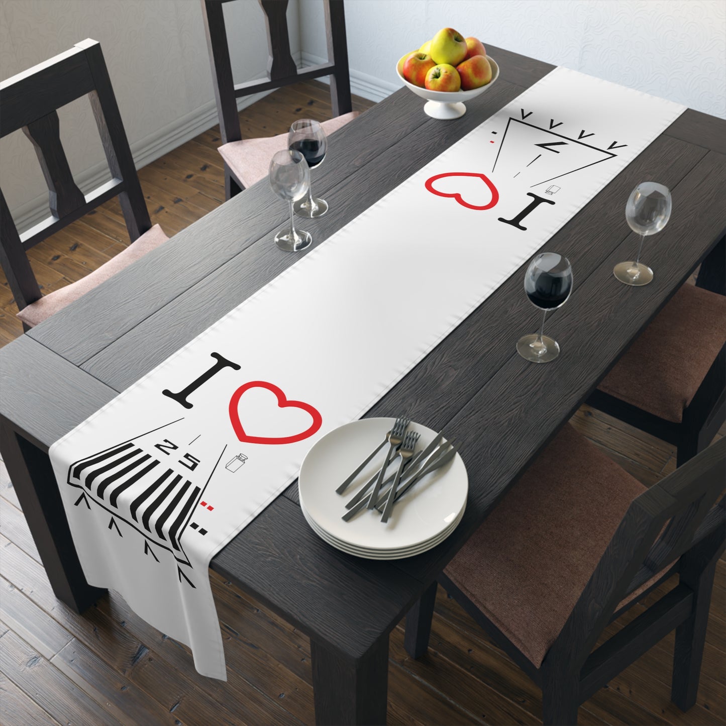 Hawthorne Airport Runway 25 / Runway 7 Table Runner