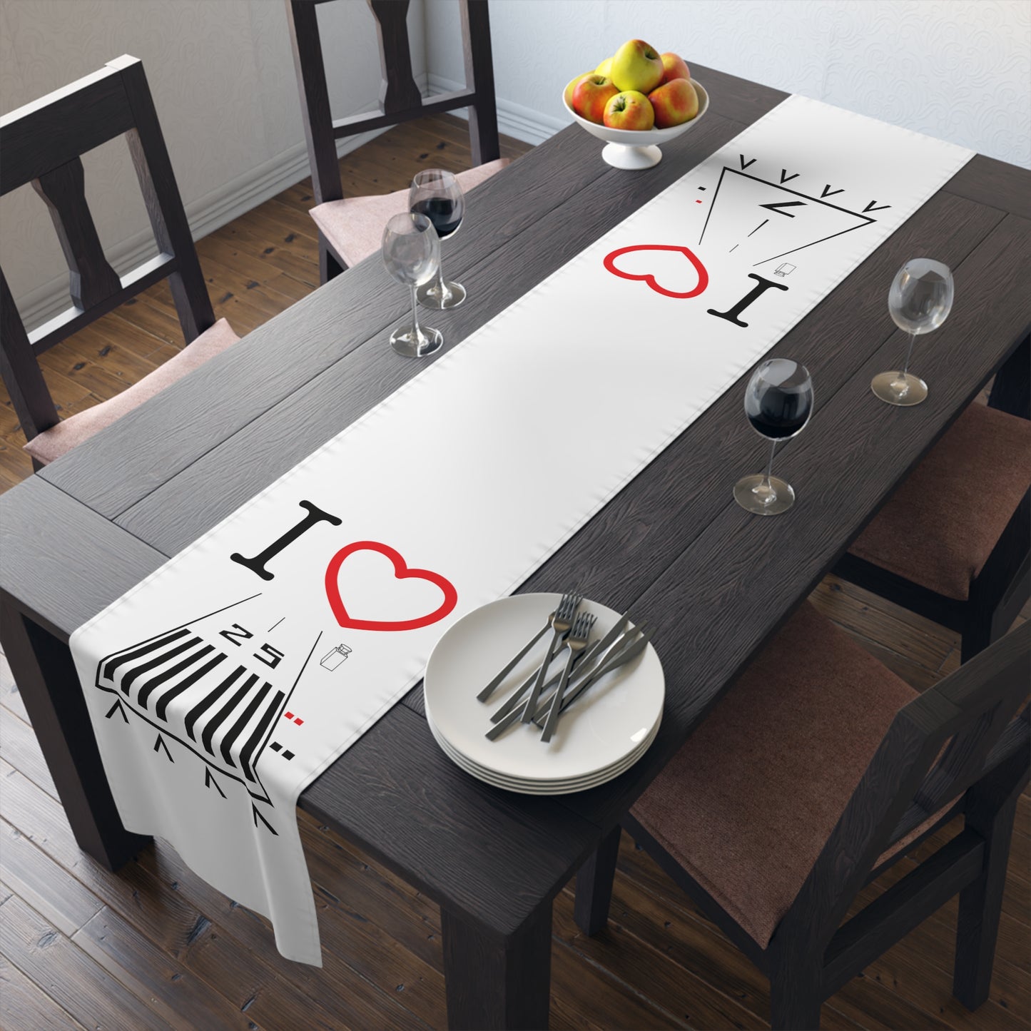 Hawthorne Airport Runway 25 / Runway 7 Table Runner